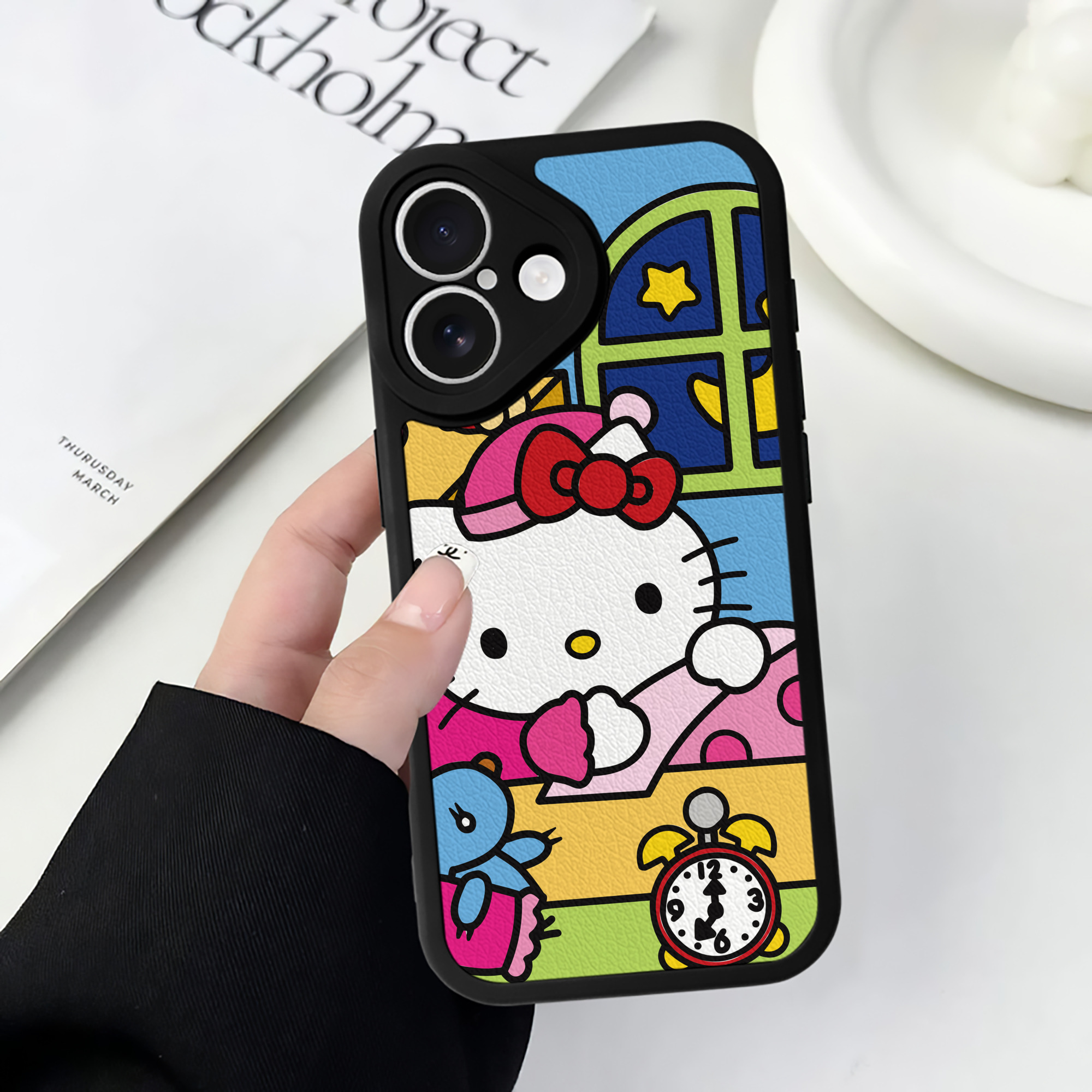 （画像用） Hello Kitty ハローキティ 【iPhone 16シリーズ対応】シリコンスマホケース（レザー調） 材質：シリコン